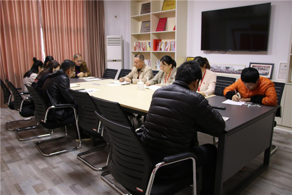 市古鎮(zhèn)公司掀起學(xué)習(xí)黃群、宋月才等四名同志先進(jìn)事跡的熱潮