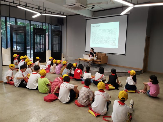 市古鎮(zhèn)公司黨總支開展“頌黨恩、講黨史、學精神、繪黨旗”主題活動