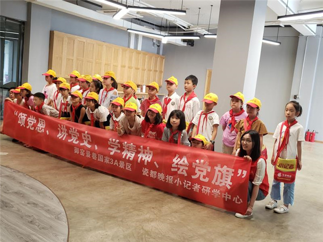 市古鎮(zhèn)公司黨總支開展“頌黨恩、講黨史、學精神、繪黨旗”主題活動