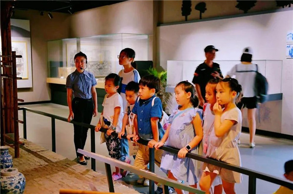 御窯景巷迎來(lái)疫情后首個(gè)研學(xué)團(tuán)隊(duì)