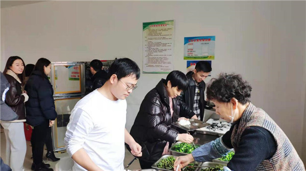 市古鎮(zhèn)投資公司：掀起“厲行節(jié)約，抵制餐飲浪費”新風(fēng)尚