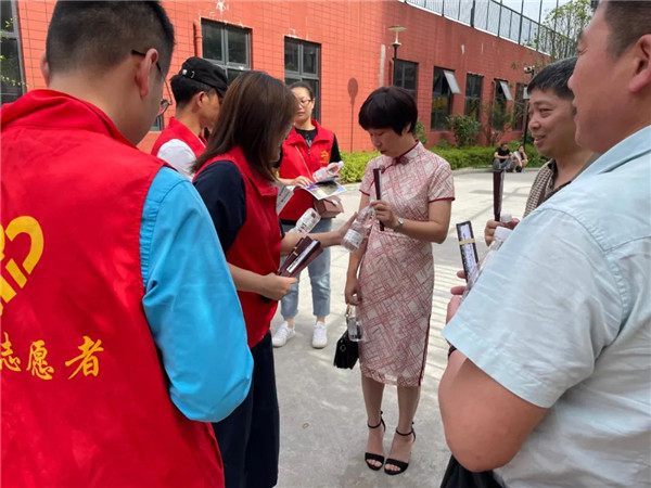御窯景巷黨支部開(kāi)展助力高考，為夢(mèng)想護(hù)航活動(dòng)