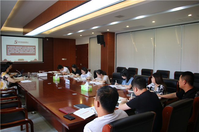 市古鎮(zhèn)公司行政黨支部開(kāi)展“黨史學(xué)習(xí) 增強(qiáng)黨性”專(zhuān)題學(xué)習(xí)會(huì)