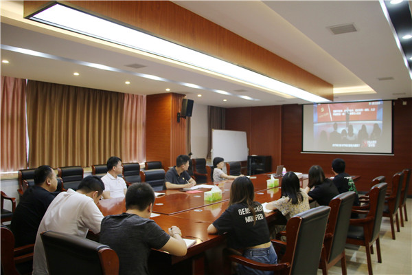 市古鎮(zhèn)投資公司行政黨支部組織召開《中國共產(chǎn)黨章程》專題學習會