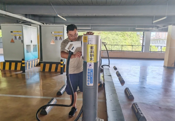 不懼高溫 “熱”力十足！致敬高溫下堅(jiān)守崗位的古鎮(zhèn)工作者（一）