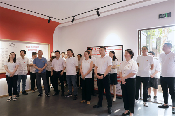 市古鎮(zhèn)投資公司黨委開展“黨建引領(lǐng)新征程，古鎮(zhèn)同心再出發(fā)”活動(dòng)